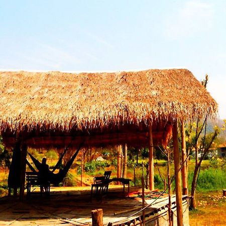 Giant House Riverside Pai Buitenkant foto